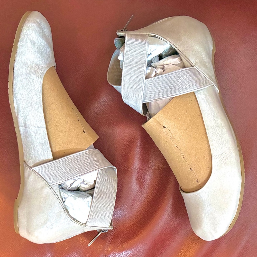 "Kenneth Cole - Reaction" ballet flats, 8, light gray, EUC